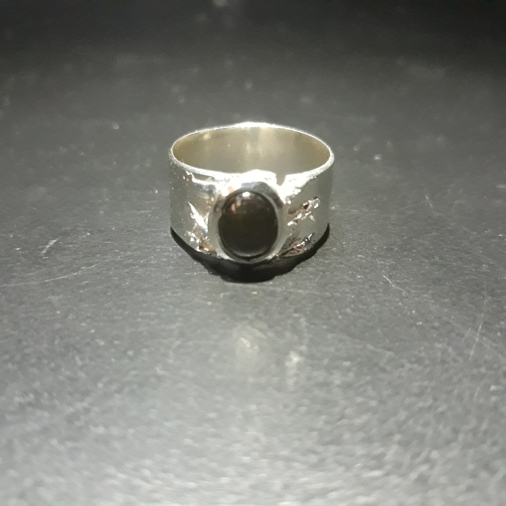 Natural Black Star Sapphire Band t10